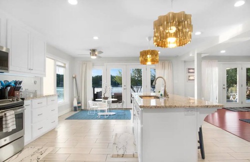 Eatonton Cabaña | Luxurious large 3bd/2ba Home with Dock with beautiful sunset views