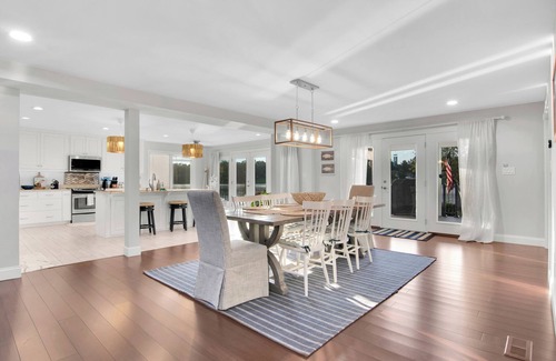 Eatonton Cabaña | Luxurious large 3bd/2ba Home with Dock with beautiful sunset views