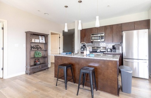 Rolling Mill Hill Condominio | Luxurious large Downtown Top Floor Corner 2 Bed 2 bath - #621