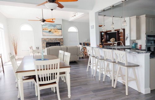 Grove City Casa | Luxurious Large Home on Gulf of Mexico w/Private 30' Dock