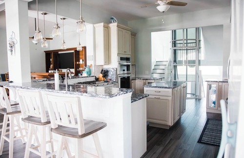 Grove City Casa | Luxurious Large Home on Gulf of Mexico w/Private 30' Dock