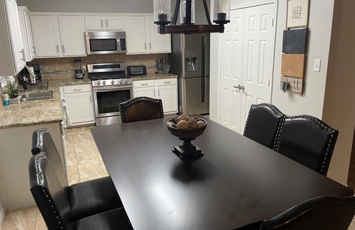 Northeast Houston Casa | Luxurious Large Modern Home, heated spa and pool
