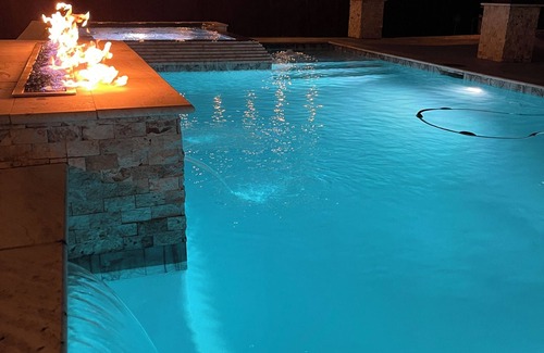 Northeast Houston Casa | Luxurious Large Modern Home, heated spa and pool