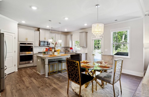 Cliftondale Casa | Luxurious, Lavish 3000 Sq Ft 3BR Home! W/Big Yard
