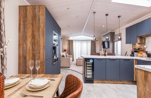 Inverurie Chalet De Esquí | Luxurious Lodge, perfect for couples or familes, sleeping four people.