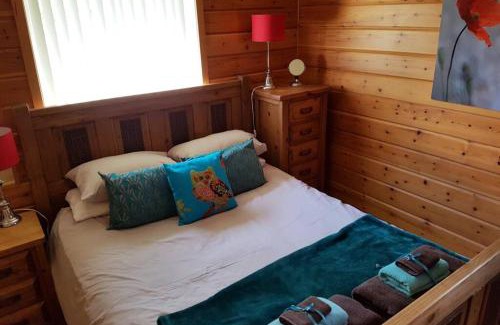 Rudyard Chalet De Esquí | Luxurious lodge, Woodlands View, Hot tub at Rudyard Lake, couples or small family