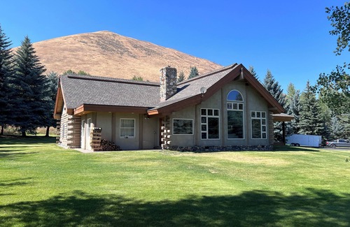 Sun Valley Cabina | Luxurious Log Home Retreat