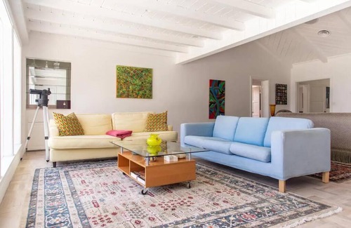 Sherman Oaks Villa | Luxurious Los Angeles Home-Panoramic View-Pool-Spa