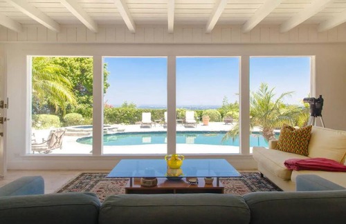Sherman Oaks Villa | Luxurious Los Angeles Home-Panoramic View-Pool-Spa