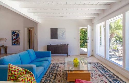 Sherman Oaks Villa | Luxurious Los Angeles Home-Panoramic View-Pool-Spa