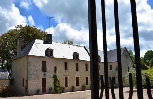 Ponts sur Seulles Casa | Luxurious Mansion in Castle Grounds in Lantheuil