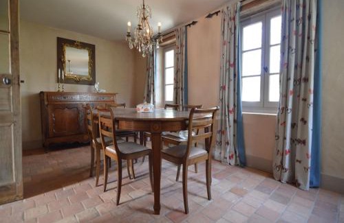 Ponts sur Seulles Casa | Luxurious Mansion in Castle Grounds in Lantheuil