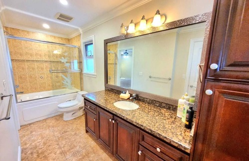 Newton Apartamento | Luxurious Master Bedroom Suite with In-suite Bathroom with Jacuzzi