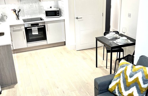 Central Milton Keynes Apartamento | Luxurious MK City Apartment- Walk to Train Station