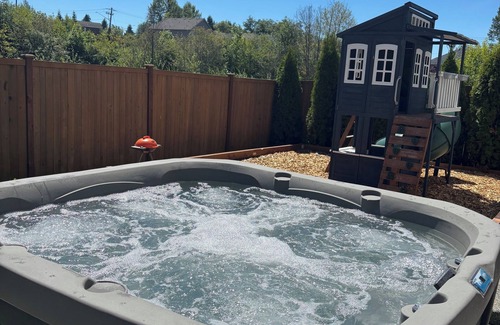 West Lake Stevens Casa | Luxurious Modern Home minutes away from the lake and all your convenient stores!