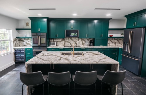 Palm Springs Casa | Luxurious modern home w/ private tropical backyard close to beach and downtown!