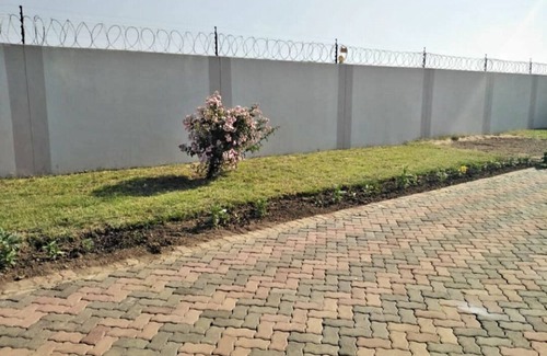 Mount Hampden Casa | Luxurious modern home w/solar - 5 minutes from Westgate mall.