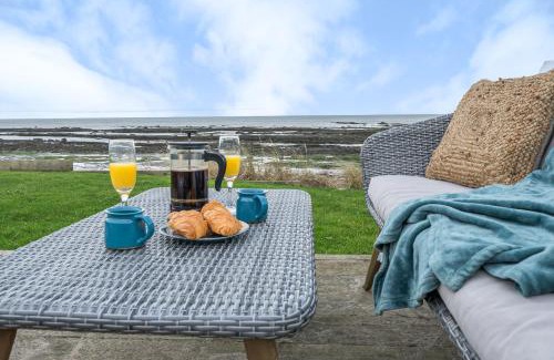 Boulmer Casa | Luxurious & modern on-the-beach family retreat