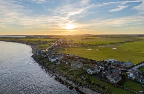 Boulmer Casa | Luxurious & modern on-the-beach family retreat