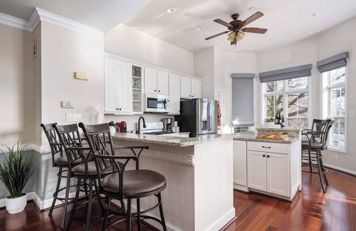 Landmark Casa | Luxurious-Modern-OpenConcept-PvtGarage-MinsfromDC