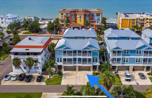 Redington Beach Casa | Luxurious Modern Townhouse right across beach! Table Tennis