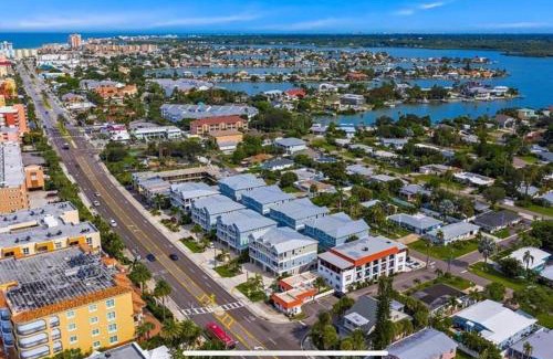 Redington Beach Casa | Luxurious Modern Townhouse right across beach! Table Tennis