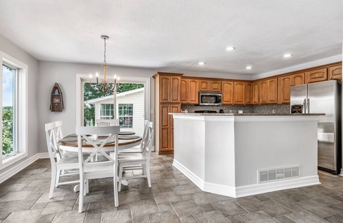 Coldwater Casa | Luxurious Morrison Lakehouse w/ Hot Tub & Sunset Views