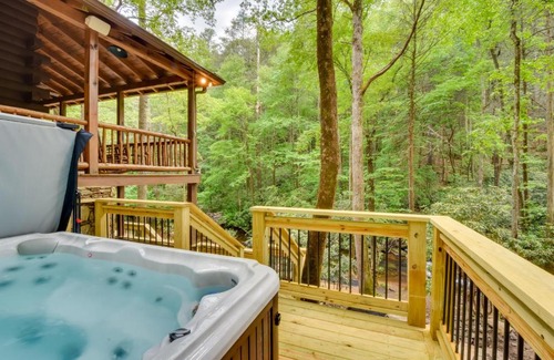 Cleveland Casa | Luxurious Mountain Cabin with Chestatee River Access
