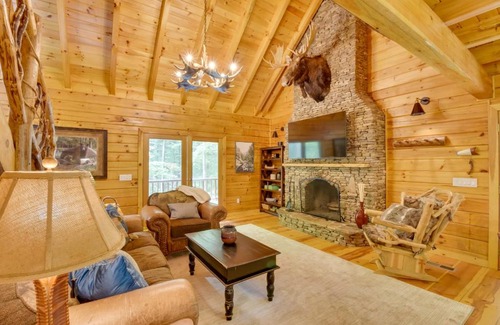 Cleveland Casa | Luxurious Mountain Cabin with Chestatee River Access