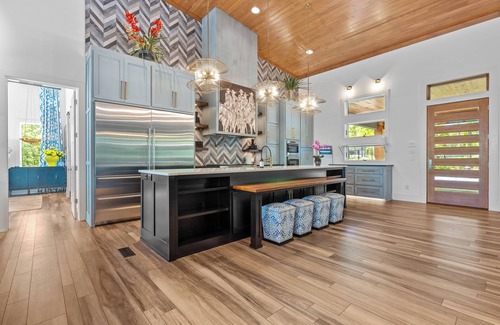 Mid America Casa | Luxurious Mountain Retreat with 4 King Ensuites, Hot Tub, Pool and Creek Views!