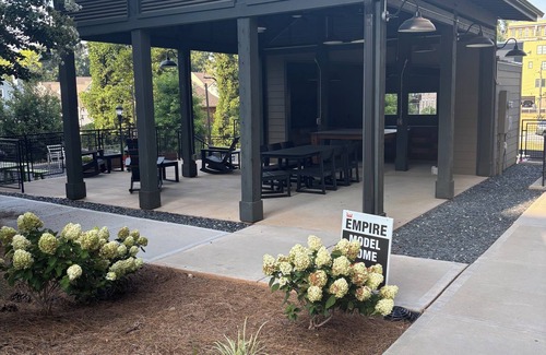 Westside Casa | Luxurious multilevel bungalow in the heart of bustling West Midtown Atlanta.