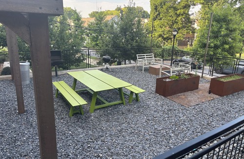 Westside Casa | Luxurious multilevel bungalow in the heart of bustling West Midtown Atlanta.