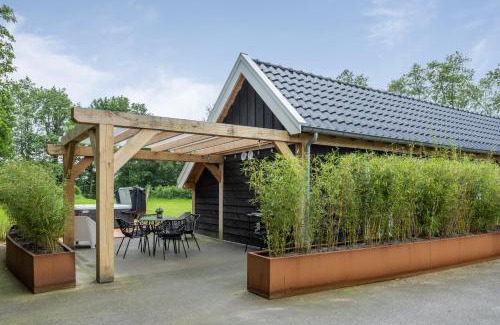 Triemen Apartamento | Luxurious nature stay in Friesland with jacuzzi