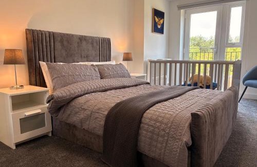 Offerton Casa | Luxurious New Home Near Airport