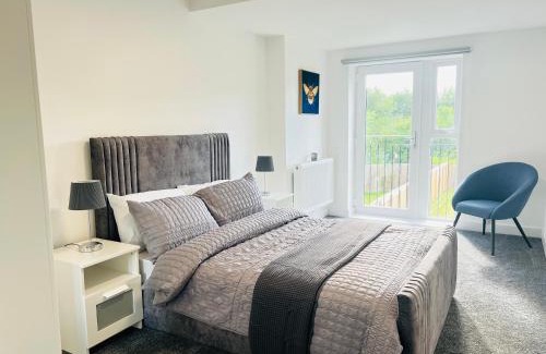 Offerton Casa | Luxurious New Home Near Airport