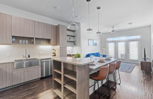 West Oak Hill Apartamento | Luxurious New Unit 1Bd1Ba Pool Golf Sim