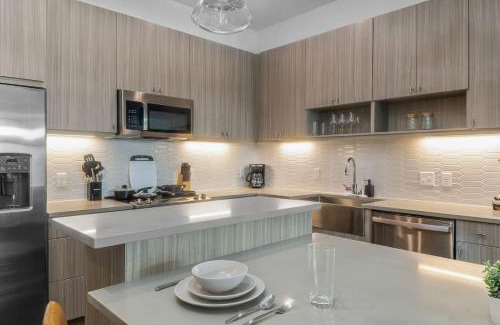 West Oak Hill Apartamento | Luxurious New Unit 1Bd1Ba Pool Golf Sim