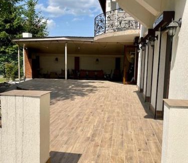 Yavory Apartamento | Luxurious Oasis: Exquisite Apartment with Garden, Terrace, and Stylish Amenities