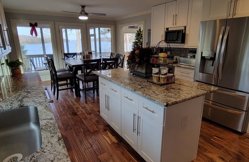 Buford Casa | Luxurious Oasis over Lake Lanier Islands & Margaritaville! Hot Tub! Boat Dock!