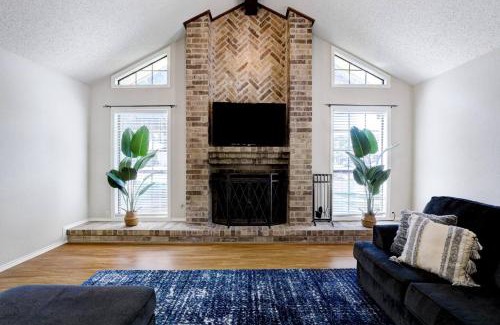 Riverbend of Camino Real Casa | Luxurious Oasis W Serene Pool, Games & Fire Pit
