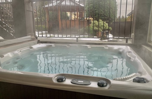 Guildford Apartamento | Luxurious Oasis with private Hot Tub:Theatre:Games Rm:Bar