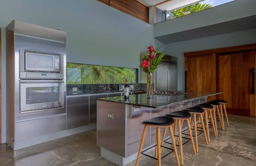 Ballena Casa | Piscina, aire acondicionado, vista al mar, romántico y opulento, a 15 minutos de playas / restaurantes / tours
