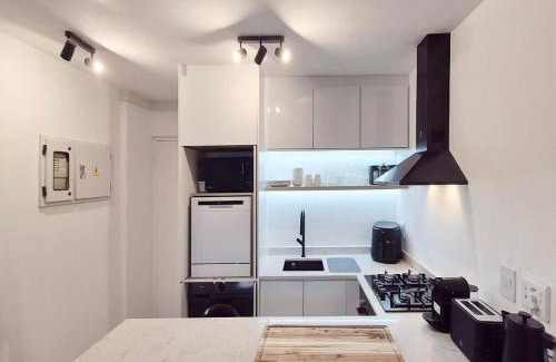 Bloubergstrand Apartamento | Luxurious Ocean View Beachfront Apartment