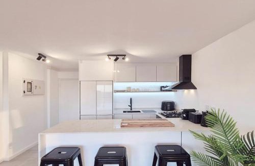 Bloubergstrand Apartamento | Luxurious Ocean View Beachfront Apartment