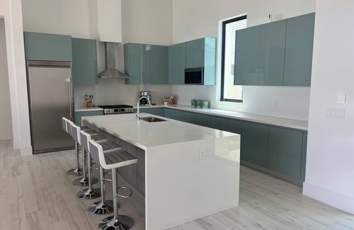 Alice Town Casa | Luxurious Oceanfront 8-bedroom estate with private beach in Bimini Bahamas