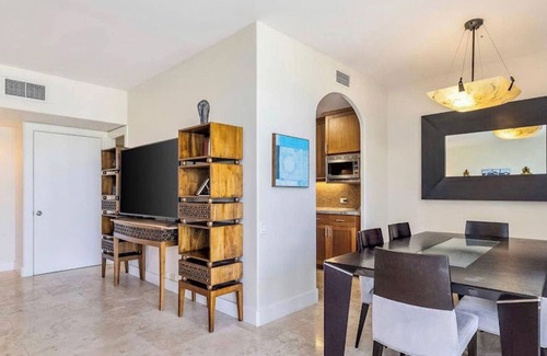 Kuliouou - Kalani Iki Condominio | Luxurious Oceanfront Escape in Kahala – Pool, Gym & Paradise Views
