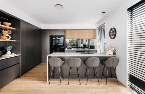 Papamoa Beach Casa | Luxurious Oceanfront Family Retreat with Pool - Papamoa