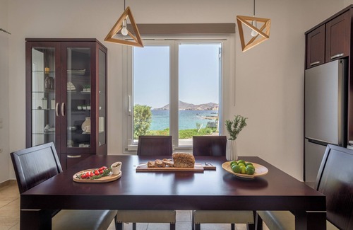 Apollonia Villa | Lujosa villa frente al mar con una puesta de sol única y jacuzzi