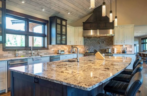 East Kootenay Chalet De Esquí | Luxurious, Off-Grid Lodge, Nestled in the Rockies