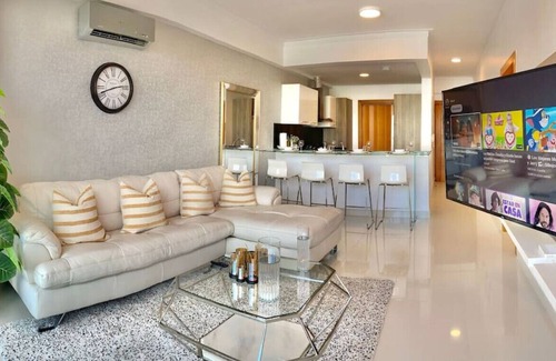 Downtown Santo Domingo Condominio | Luxurious One Bedroom Apt, King Bed, Full AC, Rooftop Lounge and Pool, Gym...